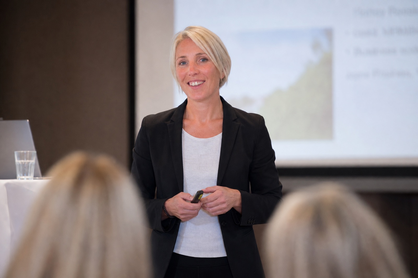 Helen håller en föreläsning